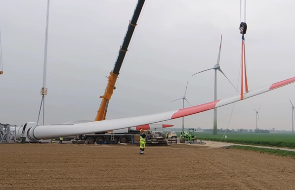 風(fēng)力機(jī)安裝現(xiàn)場